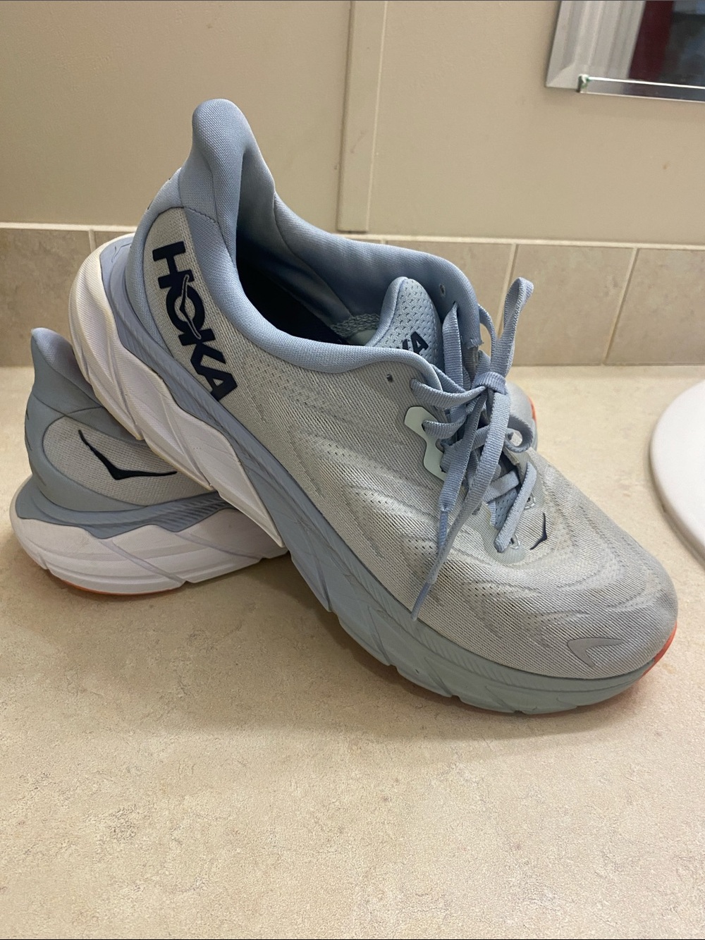 Hoka One Arahi 6 Womens 9 EUC - Picture 8 of 9